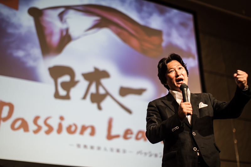 グループ10社2000人のトップに立つ近藤太香巳さん。ご本人曰く「ボクは企画営業のプロ」との事